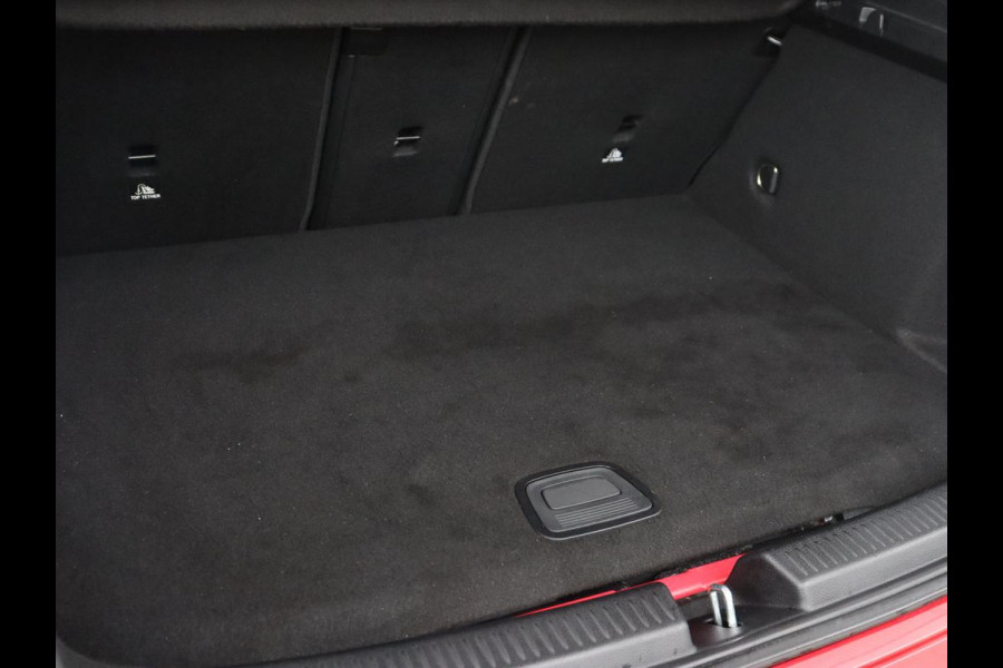 Mercedes-Benz A-Klasse 250e AMG | Panoramadak | 360 Camera | Burmester | Stoelverwarming | Adaptive cruise | Carplay | Sfeerverlichting | 19'' | Navigatie | Widescreen | Leder/Alcantara | PHEV | Plug In