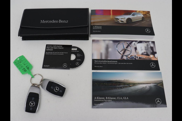 Mercedes-Benz A-Klasse 250e AMG | Panoramadak | 360 Camera | Burmester | Stoelverwarming | Adaptive cruise | Carplay | Sfeerverlichting | 19'' | Navigatie | Widescreen | Leder/Alcantara | PHEV | Plug In
