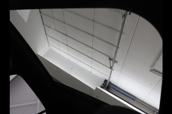 Mercedes-Benz A-Klasse 250e AMG | Panoramadak | 360 Camera | Burmester | Stoelverwarming | Adaptive cruise | Carplay | Sfeerverlichting | 19'' | Navigatie | Widescreen | Leder/Alcantara | PHEV | Plug In