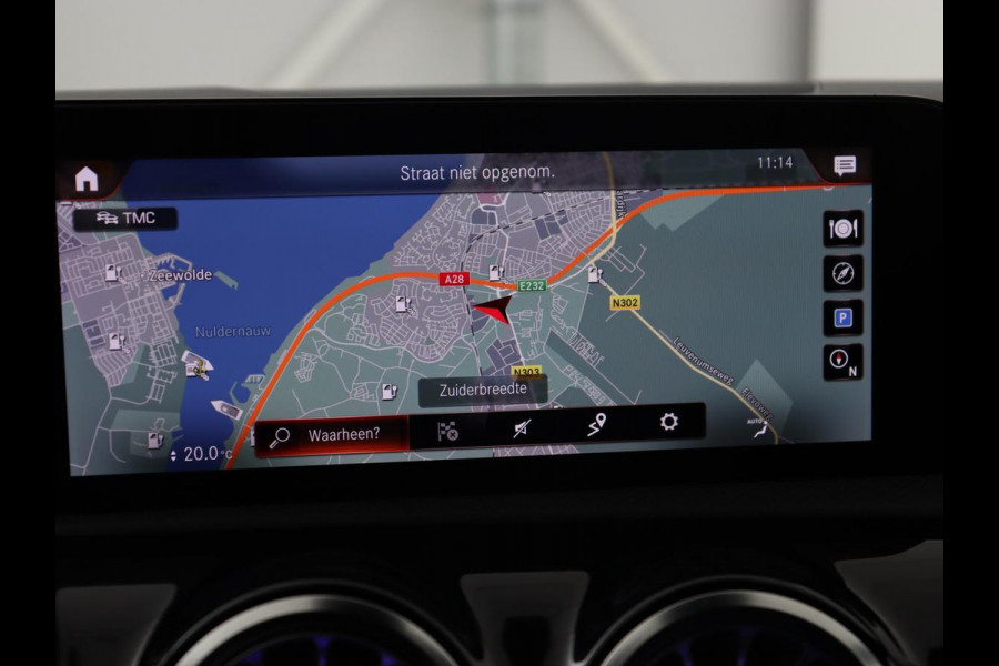 Mercedes-Benz A-Klasse 250e AMG | Panoramadak | 360 Camera | Burmester | Stoelverwarming | Adaptive cruise | Carplay | Sfeerverlichting | 19'' | Navigatie | Widescreen | Leder/Alcantara | PHEV | Plug In