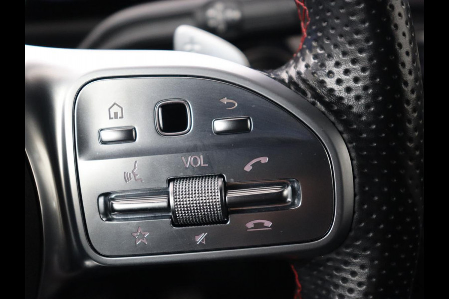 Mercedes-Benz A-Klasse 250e AMG | Panoramadak | 360 Camera | Burmester | Stoelverwarming | Adaptive cruise | Carplay | Sfeerverlichting | 19'' | Navigatie | Widescreen | Leder/Alcantara | PHEV | Plug In