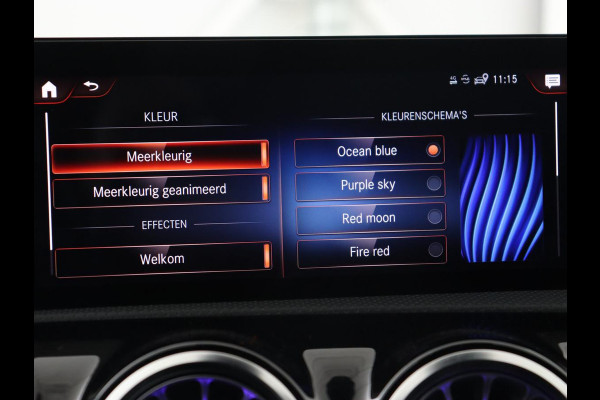 Mercedes-Benz A-Klasse 250e AMG | Panoramadak | 360 Camera | Burmester | Stoelverwarming | Adaptive cruise | Carplay | Sfeerverlichting | 19'' | Navigatie | Widescreen | Leder/Alcantara | PHEV | Plug In