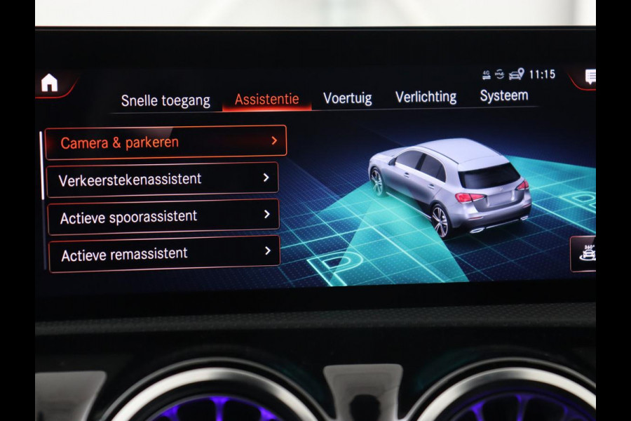 Mercedes-Benz A-Klasse 250e AMG | Panoramadak | 360 Camera | Burmester | Stoelverwarming | Adaptive cruise | Carplay | Sfeerverlichting | 19'' | Navigatie | Widescreen | Leder/Alcantara | PHEV | Plug In