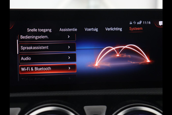 Mercedes-Benz A-Klasse 250e AMG | Panoramadak | 360 Camera | Burmester | Stoelverwarming | Adaptive cruise | Carplay | Sfeerverlichting | 19'' | Navigatie | Widescreen | Leder/Alcantara | PHEV | Plug In