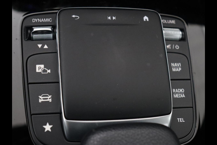 Mercedes-Benz A-Klasse 250e AMG | Panoramadak | 360 Camera | Burmester | Stoelverwarming | Adaptive cruise | Carplay | Sfeerverlichting | 19'' | Navigatie | Widescreen | Leder/Alcantara | PHEV | Plug In