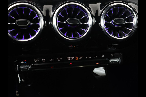 Mercedes-Benz A-Klasse 250e AMG | Panoramadak | 360 Camera | Burmester | Stoelverwarming | Adaptive cruise | Carplay | Sfeerverlichting | 19'' | Navigatie | Widescreen | Leder/Alcantara | PHEV | Plug In