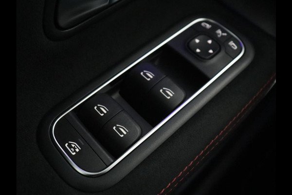 Mercedes-Benz A-Klasse 250e AMG | Panoramadak | 360 Camera | Burmester | Stoelverwarming | Adaptive cruise | Carplay | Sfeerverlichting | 19'' | Navigatie | Widescreen | Leder/Alcantara | PHEV | Plug In
