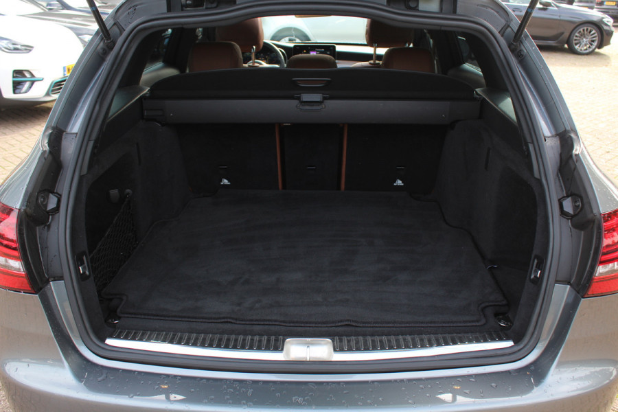 Mercedes-Benz C-Klasse Estate 180 Business Solution AMG / Panoramadak / Camera / Leder / Navigatie / 18'' / DAB / Stoelverwarming / Cruise Control