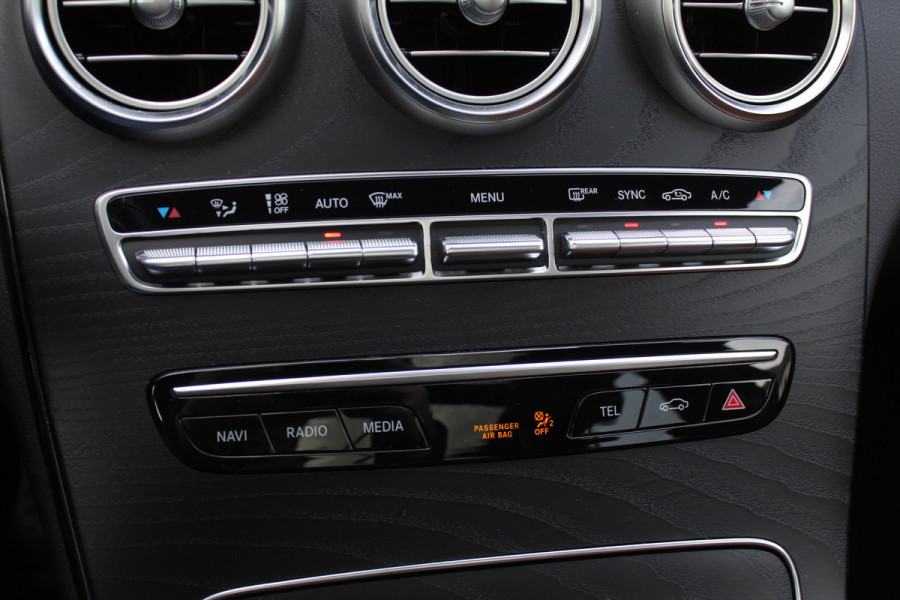 Mercedes-Benz C-Klasse Estate 180 Business Solution AMG / Panoramadak / Camera / Leder / Navigatie / 18'' / DAB / Stoelverwarming / Cruise Control