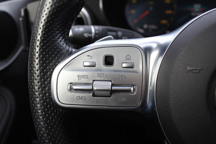 Mercedes-Benz C-Klasse Estate 180 Business Solution AMG / Panoramadak / Camera / Leder / Navigatie / 18'' / DAB / Stoelverwarming / Cruise Control