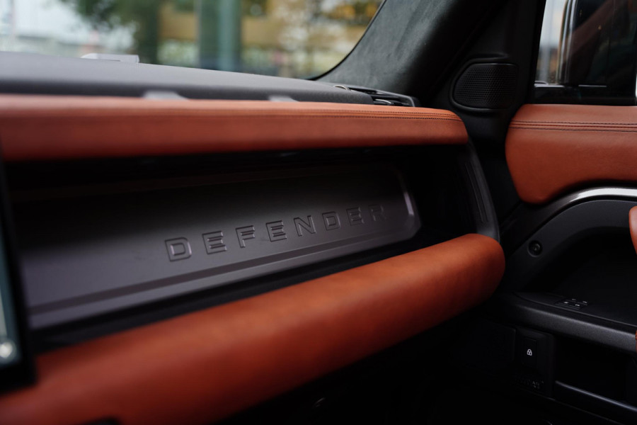 Land Rover Defender 110 P 635 V 8 Octa One of One Lamborghini Leather Land Rover Defender 110 P 635 V 8 Octa One of One Lamborghini Leather