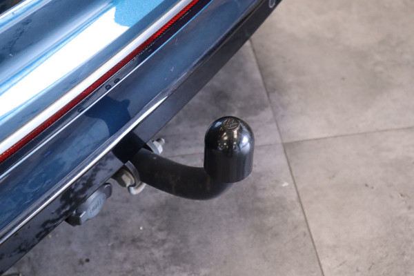 Volkswagen Tiguan 1.5 TSI R-Line Business+ Pano IQ-Light Park Assist Trekhaak