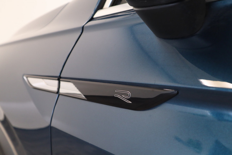 Volkswagen Tiguan 1.5 TSI R-Line Business+ Pano IQ-Light Park Assist Trekhaak