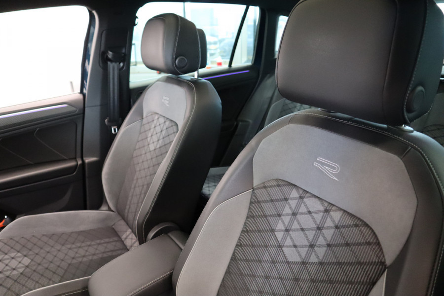 Volkswagen Tiguan 1.5 TSI R-Line Business+ Pano IQ-Light Park Assist Trekhaak