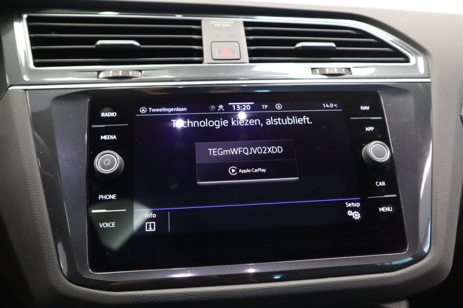 Volkswagen Tiguan 1.5 TSI R-Line Business+ Pano IQ-Light Park Assist Trekhaak