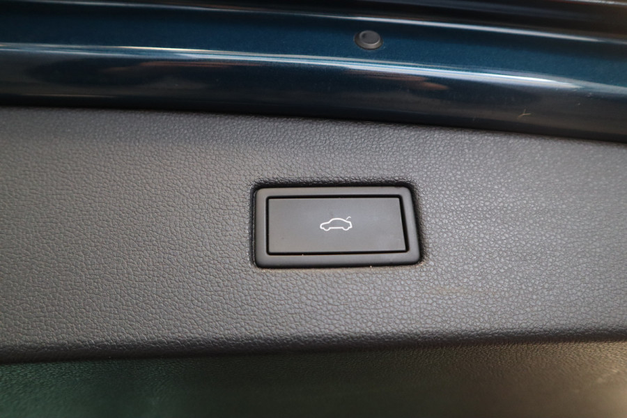 Volkswagen Tiguan 1.5 TSI R-Line Business+ Pano IQ-Light Park Assist Trekhaak