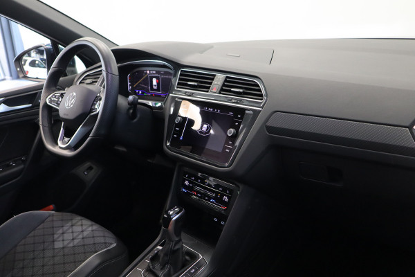 Volkswagen Tiguan 1.5 TSI R-Line Business+ Pano IQ-Light Park Assist Trekhaak