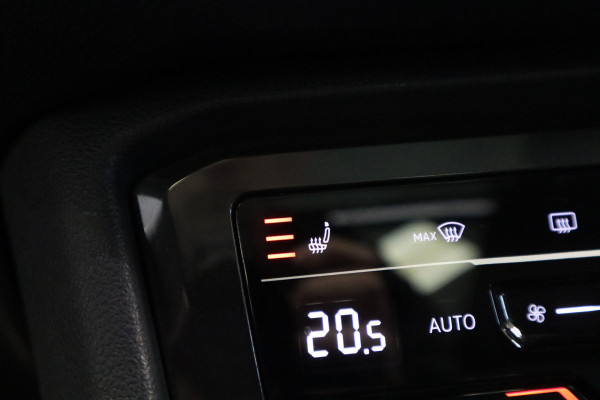 Volkswagen Tiguan 1.5 TSI R-Line Business+ Pano IQ-Light Park Assist Trekhaak