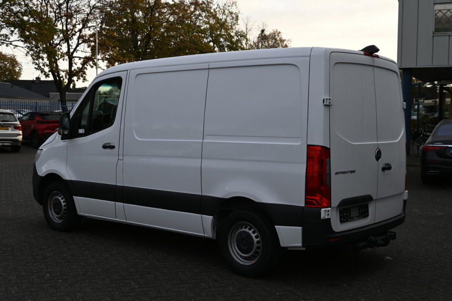 Mercedes-Benz Sprinter 315 CDI L1H1 RWD 10.25 inch MBUX met navigatie en camera, Trekhaak Mercedes-Benz Sprinter 315 CDI L1H1 RWD 10.25 inch MBUX met navigatie en camera, Trekhaak