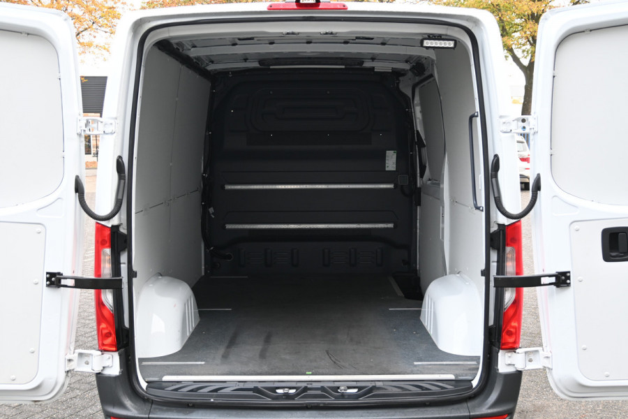 Mercedes-Benz Sprinter 315 CDI L1H1 RWD 10.25 inch MBUX met navigatie en camera, Trekhaak Mercedes-Benz Sprinter 315 CDI L1H1 RWD 10.25 inch MBUX met navigatie en camera, Trekhaak