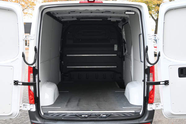 Mercedes-Benz Sprinter 315 CDI L1H1 RWD 10.25 inch MBUX met navigatie en camera, Trekhaak Mercedes-Benz Sprinter 315 CDI L1H1 RWD 10.25 inch MBUX met navigatie en camera, Trekhaak