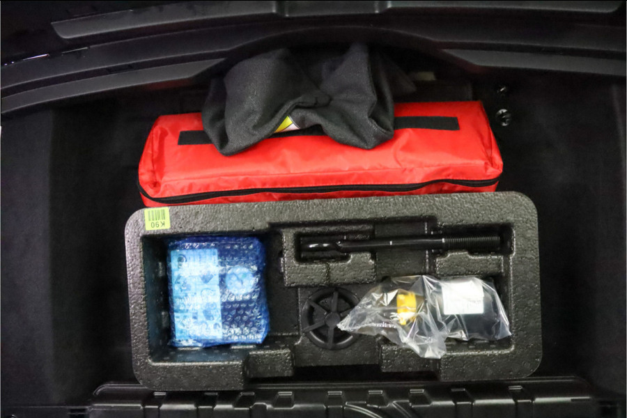 Kia Niro 1.6 GDi Hybrid ExecutiveLine Apple Carplay/Android Auto - Cruise Control - Dodehoekdetectie - Navigatie - Schuif/Kanteldak - Stuur/Stoelverwarming - Fabrieksgarantie tot 06-2031 Kia Niro 1.6 GDi Hybrid ExecutiveLine Apple Carplay/Android Auto - Cruise Control - Dodehoekdetectie - Navigatie - Schuif/Kanteldak - Stuur/Stoelverwarming - Fabrieksgarantie tot 06-2031