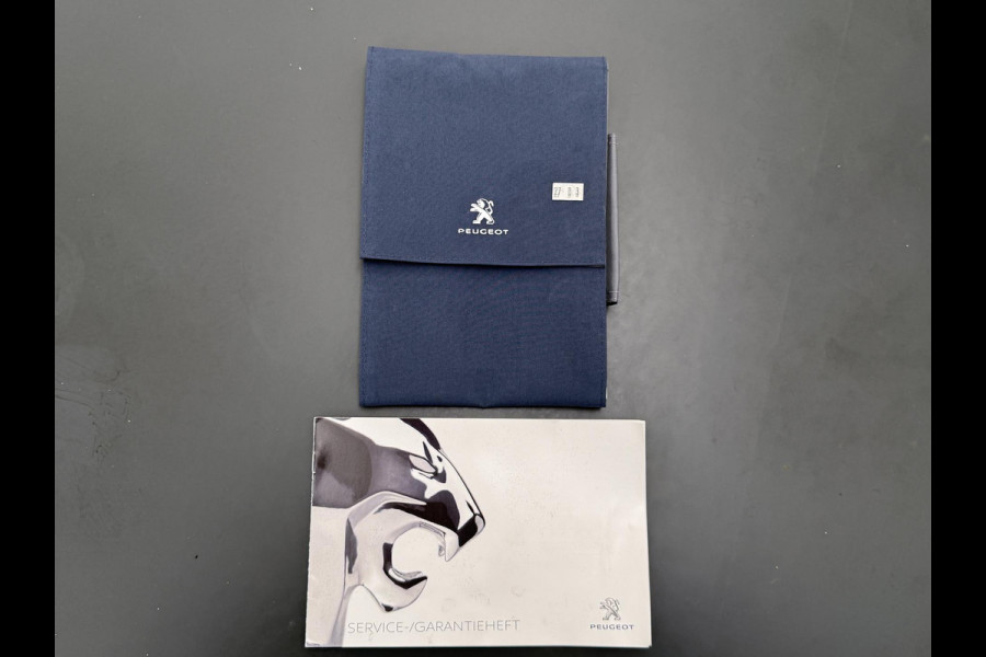 Peugeot 3008 1.6 HYbrid 225 Blue Lease Allure PHEV PLUG-IN HYBRIDE | DEALER OH. | AFNEEMBARE TREKHAAK | ELEK. ACHTERKLEP| CAMERA| STOELVERW. | LANE ASSIST| Peugeot 3008 1.6 HYbrid 225 Blue Lease Allure PHEV PLUG-IN HYBRIDE | DEALER OH. | AFNEEMBARE TREKHAAK | ELEK. ACHTERKLEP| CAMERA| STOELVERW. | LANE ASSIST|