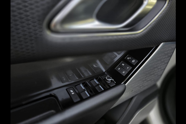 Land Rover Range Rover Velar 3.0 V6 AWD HSE|PANO|STUURVERW!|BLINDSPOT! Land Rover Range Rover Velar 3.0 V6 AWD HSE|PANO|STUURVERW!|BLINDSPOT!