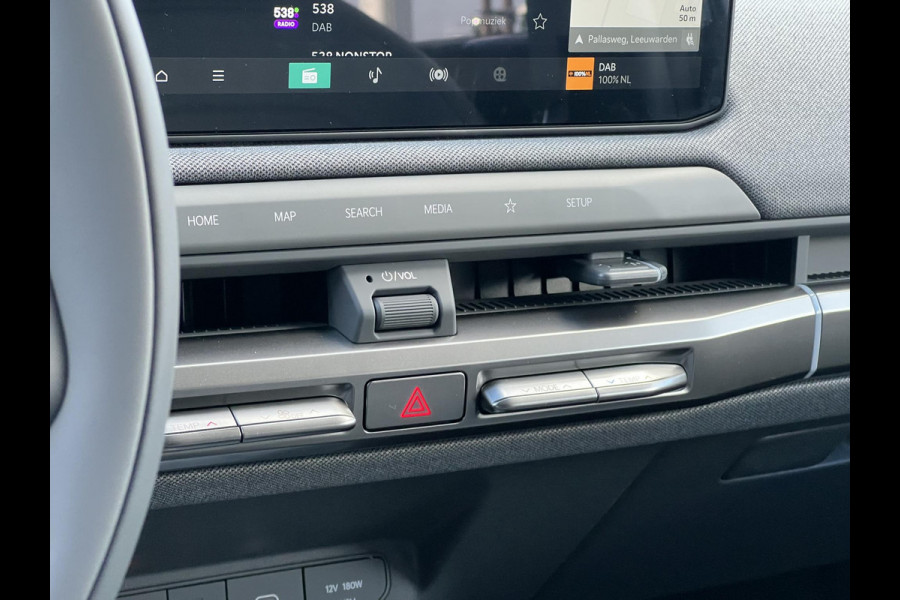 Kia EV3 Plus 81.4 kWh Zuid | Warmtepomp | 204 PK | Stoelverwarming | Stuurverwarming | BLIS | 19 inch Licht metaal Kia EV3 Plus 81.4 kWh Zuid | Warmtepomp | 204 PK | Stoelverwarming | Stuurverwarming | BLIS | 19 inch Licht metaal