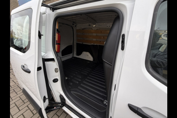 Peugeot Partner 1.2 111PK EURO 6 PureTech Premium CarPlay/cruise control/navigatie systeem Peugeot Partner 1.2 111PK EURO 6 PureTech Premium CarPlay/cruise control/navigatie systeem