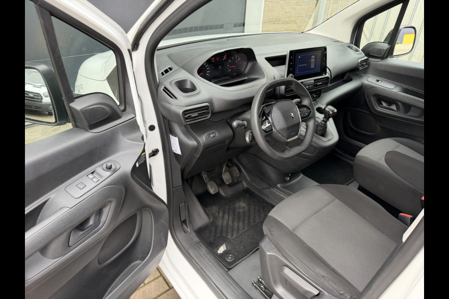 Peugeot Partner 1.2 111PK EURO 6 PureTech Premium CarPlay/cruise control/navigatie systeem Peugeot Partner 1.2 111PK EURO 6 PureTech Premium CarPlay/cruise control/navigatie systeem
