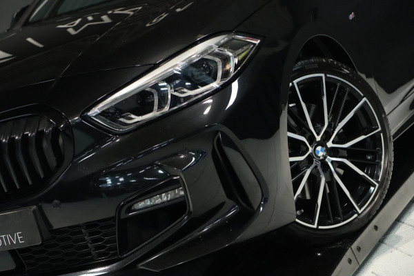 BMW 1-serie 120i M Sport / PANODAK / KEYLESS / DODEHOEK / STUUR+STOELVERW BMW 1-serie 120i M Sport / PANODAK / KEYLESS / DODEHOEK / STUUR+STOELVERW