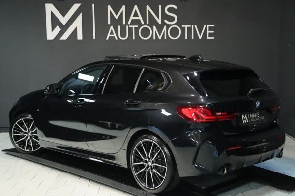 BMW 1-serie 120i M Sport / PANODAK / KEYLESS / DODEHOEK / STUUR+STOELVERW BMW 1-serie 120i M Sport / PANODAK / KEYLESS / DODEHOEK / STUUR+STOELVERW
