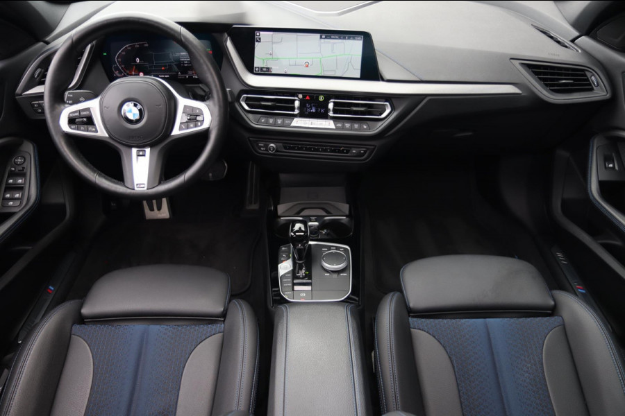 BMW 1-serie 120i M Sport / PANODAK / KEYLESS / DODEHOEK / STUUR+STOELVERW BMW 1-serie 120i M Sport / PANODAK / KEYLESS / DODEHOEK / STUUR+STOELVERW