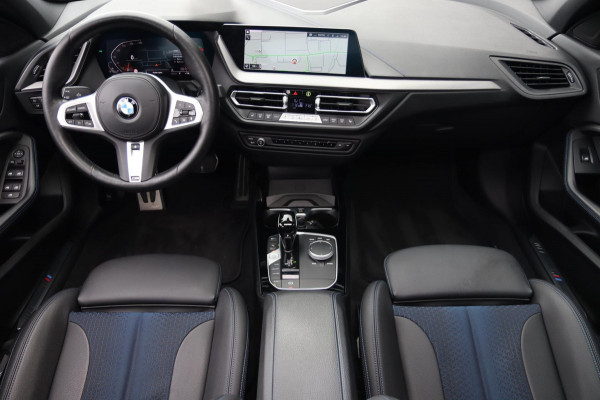 BMW 1-serie 120i M Sport / PANODAK / KEYLESS / DODEHOEK / STUUR+STOELVERW BMW 1-serie 120i M Sport / PANODAK / KEYLESS / DODEHOEK / STUUR+STOELVERW