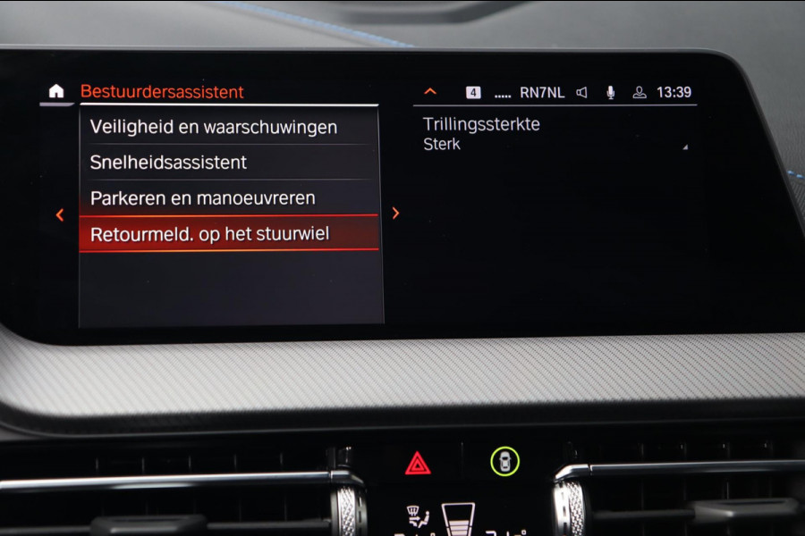 BMW 1-serie 120i M Sport / PANODAK / KEYLESS / DODEHOEK / STUUR+STOELVERW BMW 1-serie 120i M Sport / PANODAK / KEYLESS / DODEHOEK / STUUR+STOELVERW