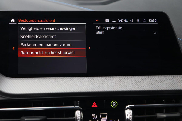 BMW 1-serie 120i M Sport / PANODAK / KEYLESS / DODEHOEK / STUUR+STOELVERW BMW 1-serie 120i M Sport / PANODAK / KEYLESS / DODEHOEK / STUUR+STOELVERW