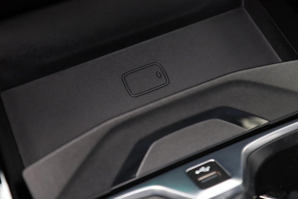 BMW 1-serie 120i M Sport / PANODAK / KEYLESS / DODEHOEK / STUUR+STOELVERW BMW 1-serie 120i M Sport / PANODAK / KEYLESS / DODEHOEK / STUUR+STOELVERW