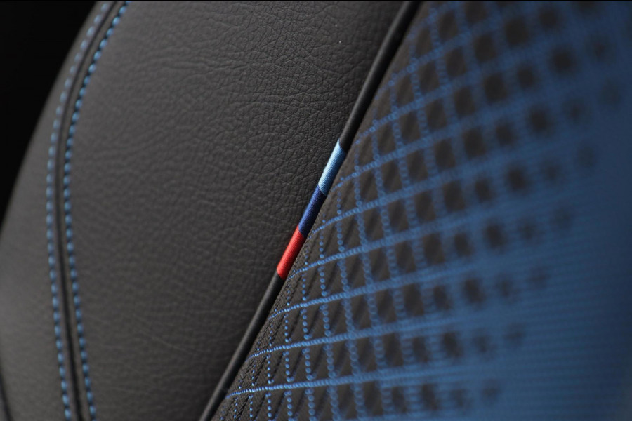 BMW 1-serie 120i M Sport / PANODAK / KEYLESS / DODEHOEK / STUUR+STOELVERW BMW 1-serie 120i M Sport / PANODAK / KEYLESS / DODEHOEK / STUUR+STOELVERW