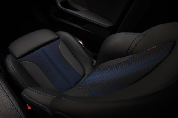 BMW 1-serie 120i M Sport / PANODAK / KEYLESS / DODEHOEK / STUUR+STOELVERW BMW 1-serie 120i M Sport / PANODAK / KEYLESS / DODEHOEK / STUUR+STOELVERW