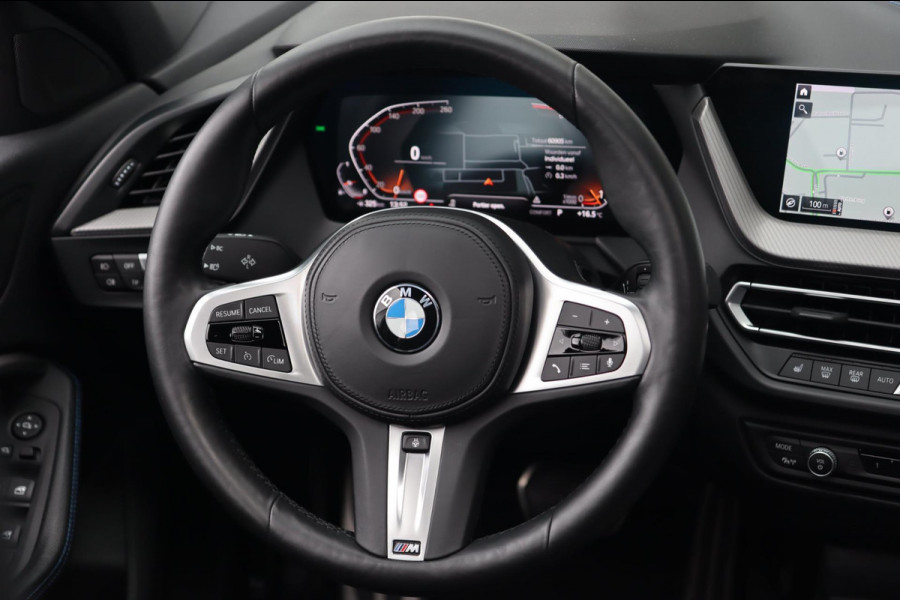 BMW 1-serie 120i M Sport / PANODAK / KEYLESS / DODEHOEK / STUUR+STOELVERW BMW 1-serie 120i M Sport / PANODAK / KEYLESS / DODEHOEK / STUUR+STOELVERW