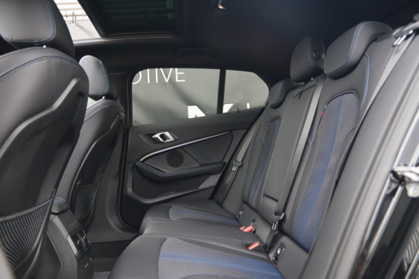 BMW 1-serie 120i M Sport / PANODAK / KEYLESS / DODEHOEK / STUUR+STOELVERW BMW 1-serie 120i M Sport / PANODAK / KEYLESS / DODEHOEK / STUUR+STOELVERW