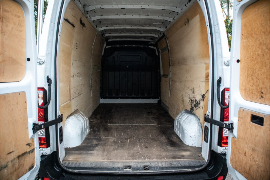 Renault Master T35 2.3 dCi 150 L3H2 Energy Glasrek, imperial, navi, airco Renault Master T35 2.3 dCi 150 L3H2 Energy Glasrek, imperial, navi, airco