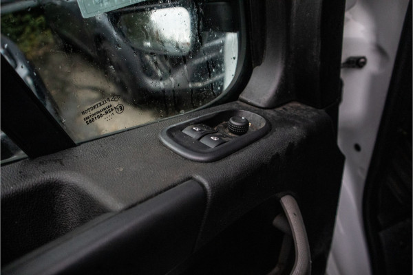 Renault Master T35 2.3 dCi 150 L3H2 Energy Glasrek, imperial, navi, airco Renault Master T35 2.3 dCi 150 L3H2 Energy Glasrek, imperial, navi, airco