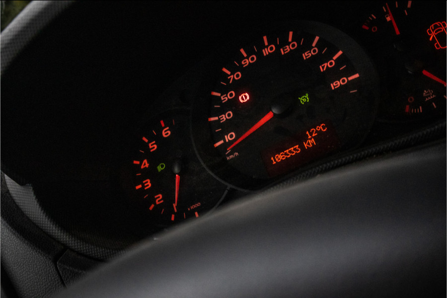 Renault Master T35 2.3 dCi 150 L3H2 Energy Glasrek, imperial, navi, airco Renault Master T35 2.3 dCi 150 L3H2 Energy Glasrek, imperial, navi, airco