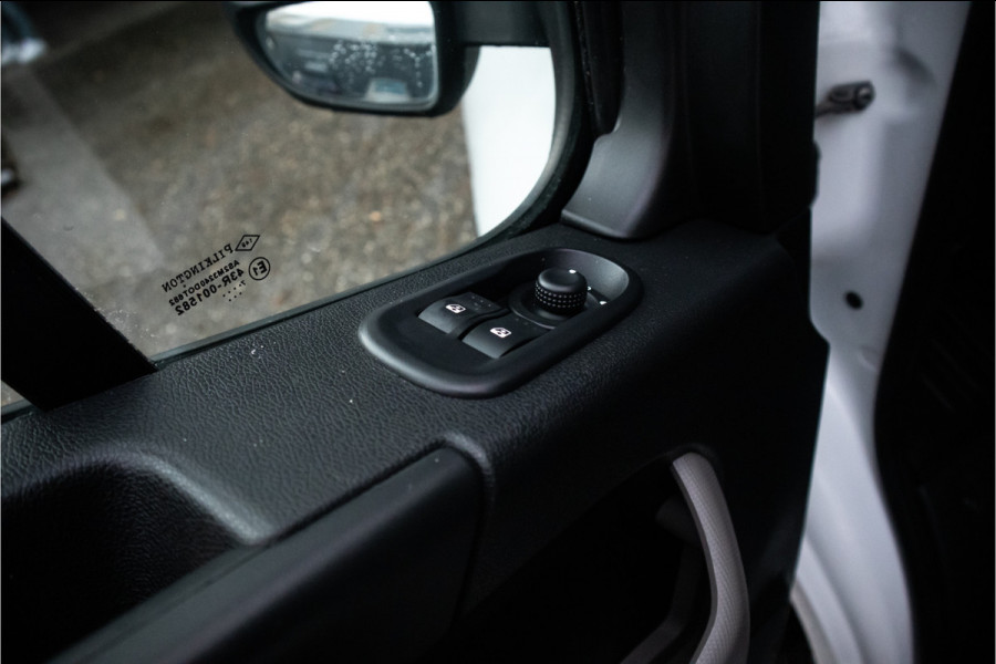 Renault Master T35 2.3 dCi 150 L3H2 Energy Glasrek, imperial, navi, airco Renault Master T35 2.3 dCi 150 L3H2 Energy Glasrek, imperial, navi, airco