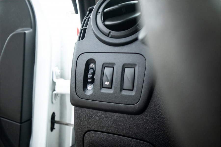 Renault Master T35 2.3 dCi 150 L3H2 Energy Glasrek, imperial, navi, airco Renault Master T35 2.3 dCi 150 L3H2 Energy Glasrek, imperial, navi, airco