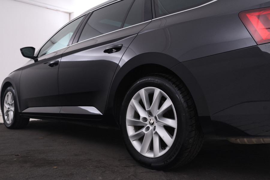 Škoda Superb Combi 1.5 TSI ACT Sportline Business Camera, Stoelverwarming, Panorama schuif/kantel, Apple Carplay