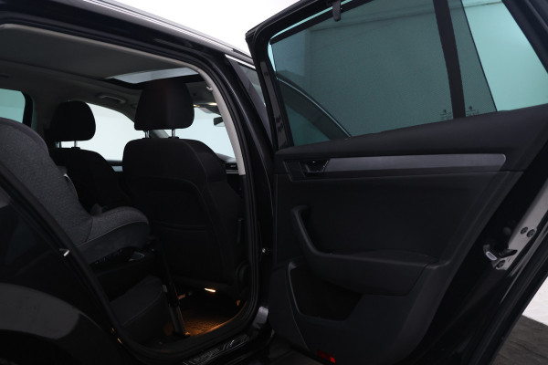 Škoda Superb Combi 1.5 TSI ACT Sportline Business Camera, Stoelverwarming, Panorama schuif/kantel, Apple Carplay