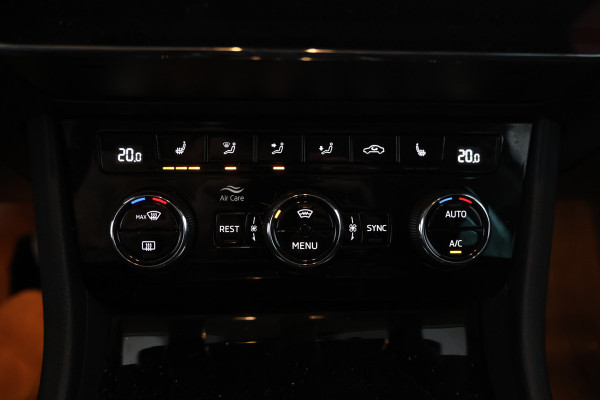 Škoda Superb Combi 1.5 TSI ACT Sportline Business Camera, Stoelverwarming, Panorama schuif/kantel, Apple Carplay